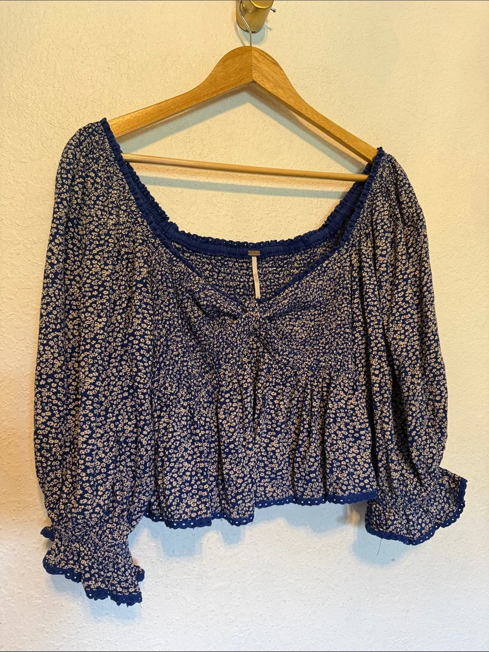 FREE PEOPLE BRITNEE PRINTED TOP crop puff sleeve floral M